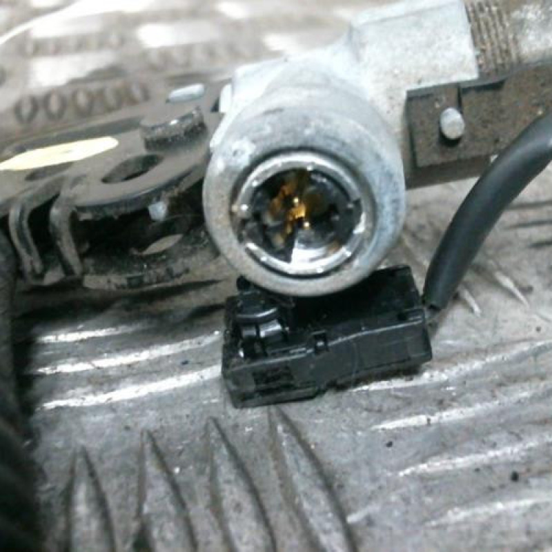 Pretensionneur de ceinture avant droit BMW SERIE 3 E46 Photo n°1