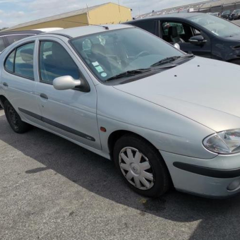 Compresseur clim RENAULT MEGANE 1 Photo n°5