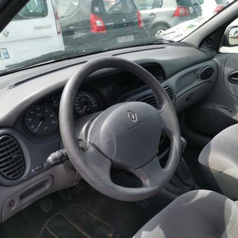 Compresseur clim RENAULT MEGANE 1 Photo n°9