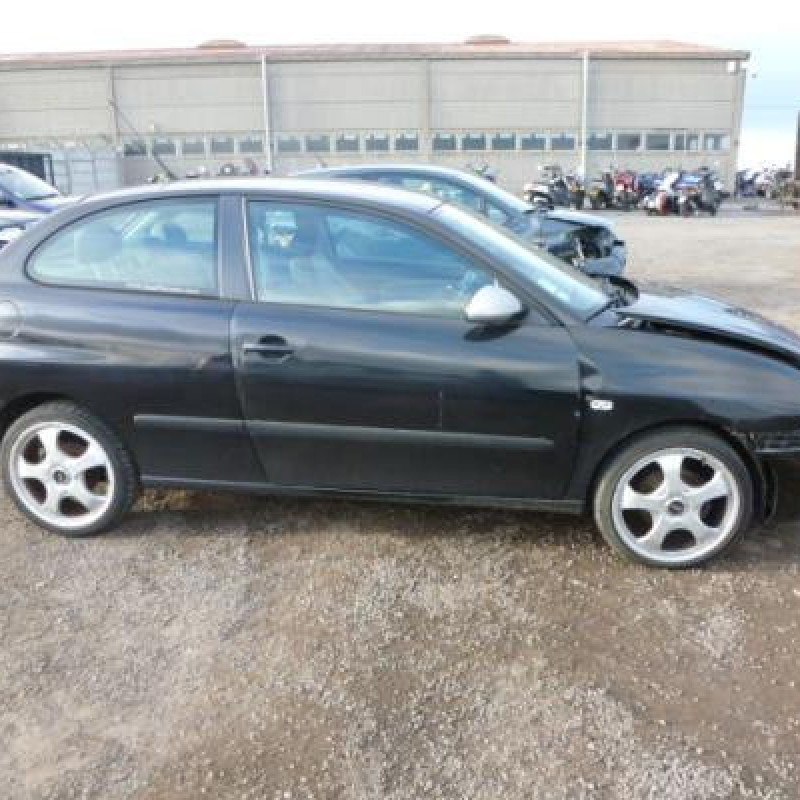 Pretensionneur de ceinture avant gauche SEAT IBIZA 3 Photo n°5