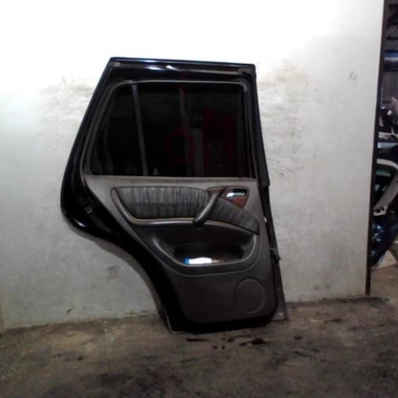 Porte arriere gauche MERCEDES CLASSE M 163 Photo n°2