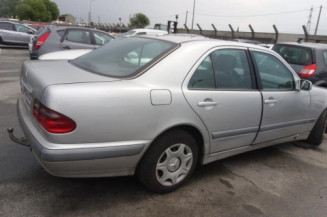 Traverse superieure MERCEDES CLASSE E 210