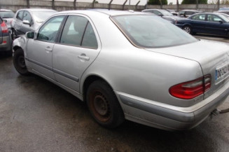 Traverse superieure MERCEDES CLASSE E 210