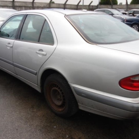 Cremaillere assistee MERCEDES CLASSE E 210 Photo n°4