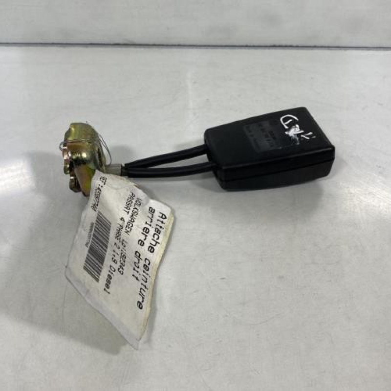 Attache ceinture arriere droit VOLKSWAGEN PASSAT 4 Photo n°3