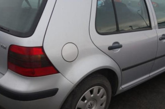 Pretensionneur de ceinture avant gauche VOLKSWAGEN GOLF 4