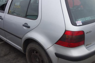 Pretensionneur de ceinture avant gauche VOLKSWAGEN GOLF 4