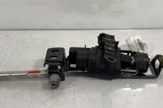 Pretensionneur de ceinture avant droit VOLVO V 50 Photo n°1
