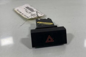 Bouton de warning HYUNDAI COUPE 2 Photo n°1