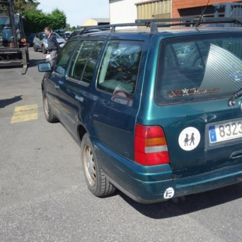 Attache ceinture avant droit VOLKSWAGEN GOLF 3 Photo n°7
