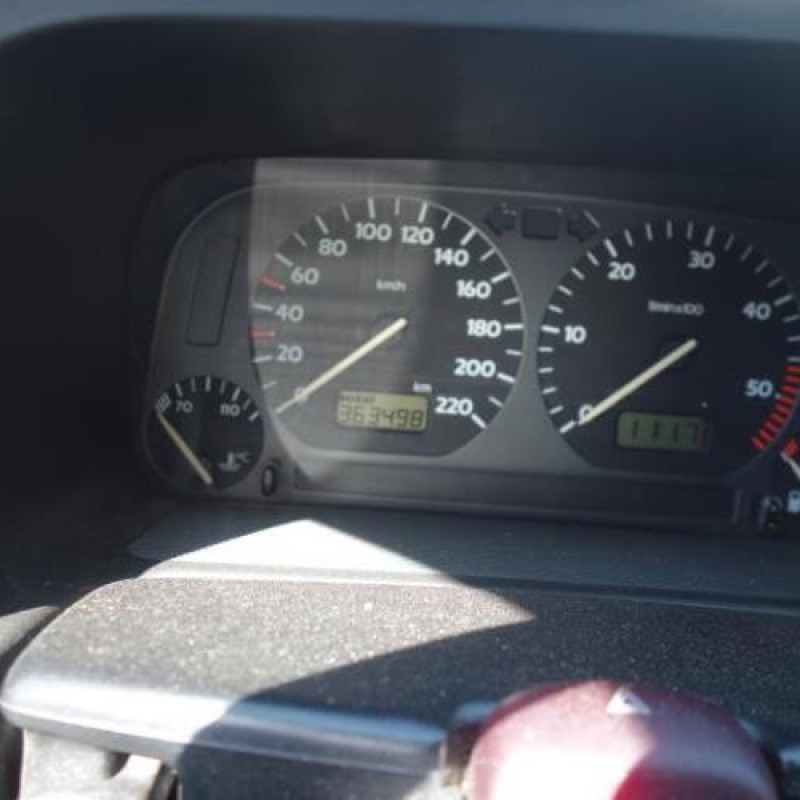 Attache ceinture avant droit VOLKSWAGEN GOLF 3 Photo n°10