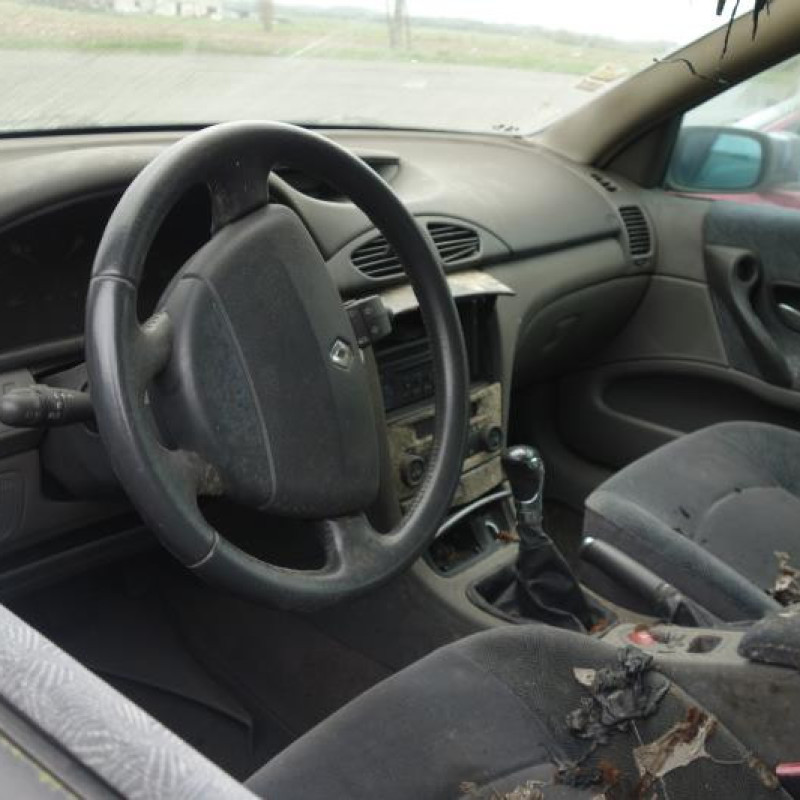 Attache ceinture arriere gauche RENAULT LAGUNA 2 Photo n°8