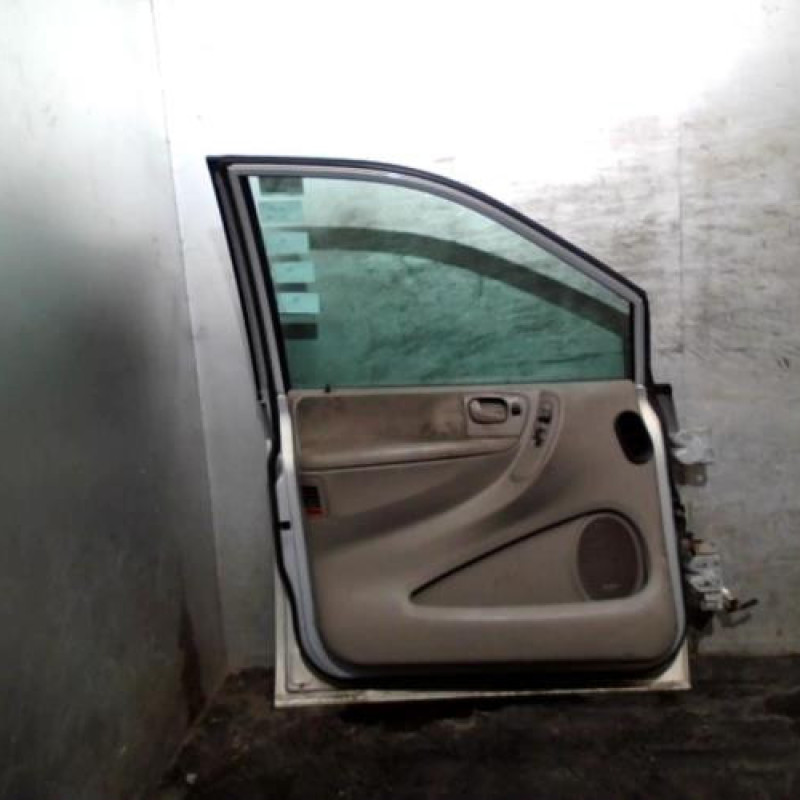 Porte avant gauche CHRYSLER VOYAGER 3 Photo n°2