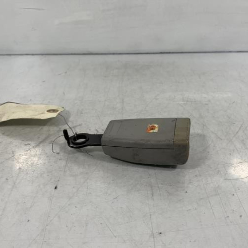 Attache ceinture arriere gauche HYUNDAI TRAJET Photo n°3
