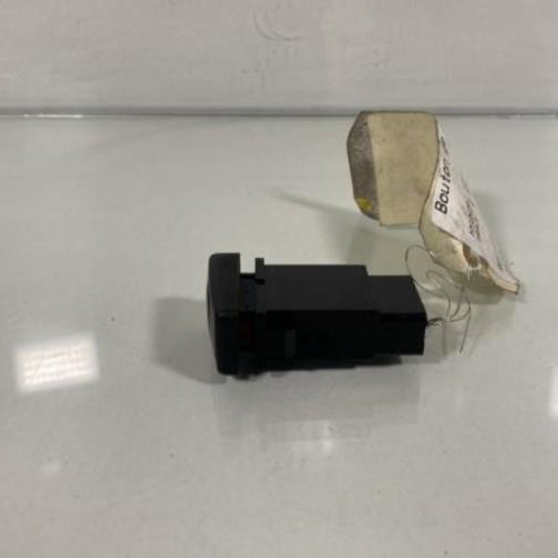 Bouton de warning HYUNDAI TRAJET Photo n°2