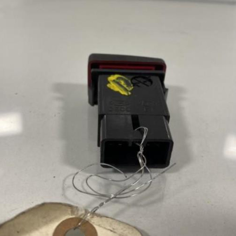 Bouton de warning HYUNDAI TRAJET Photo n°3