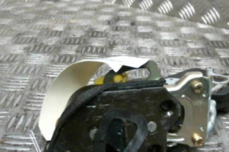 Serrure arriere droit HYUNDAI TRAJET Photo n°1