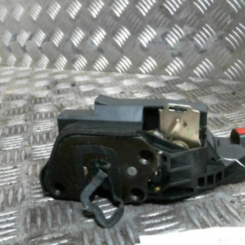 Serrure avant droit HYUNDAI TRAJET Photo n°1