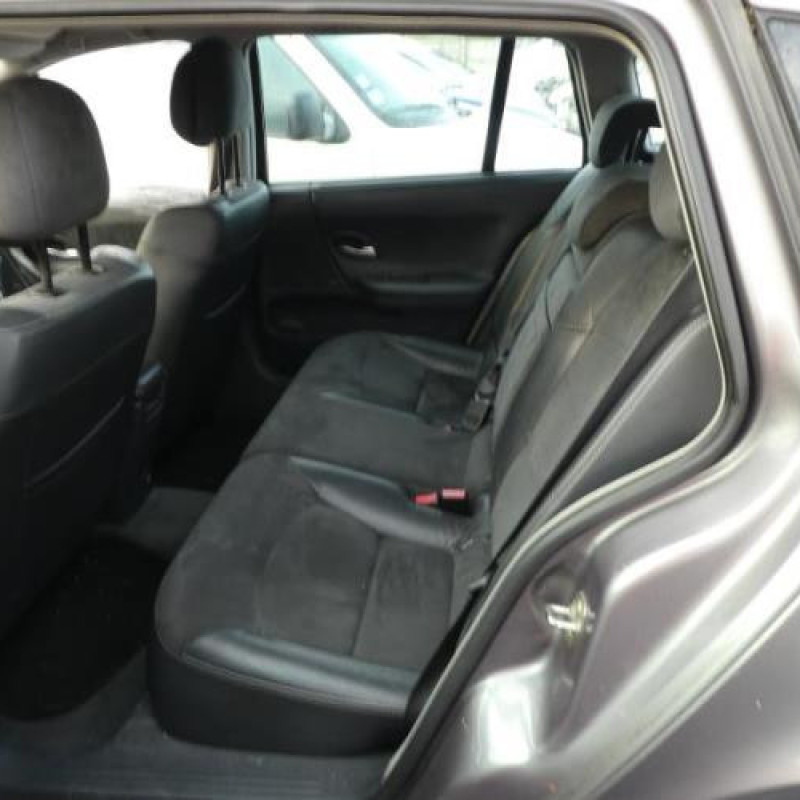 Verin de coffre RENAULT LAGUNA 2 Photo n°8