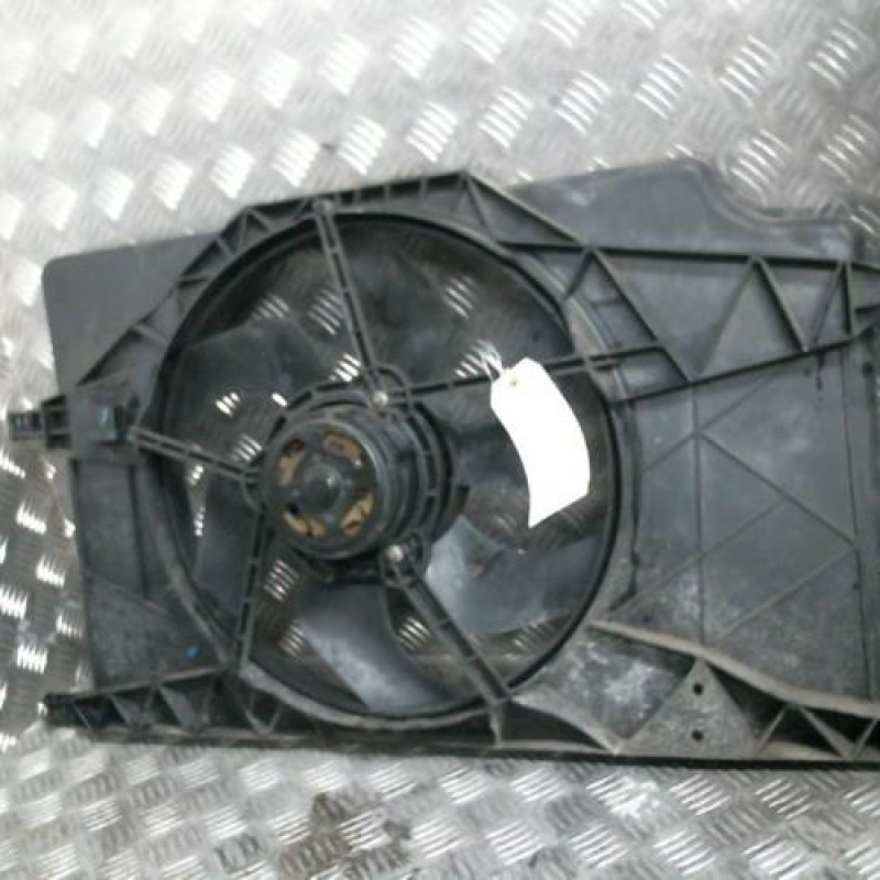 Moto ventilateur radiateur RENAULT LAGUNA 2 Photo n°2