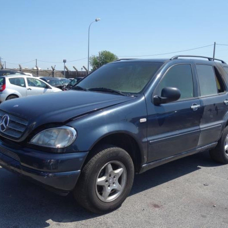Pretensionneur de ceinture arriere gauche MERCEDES CLASSE M 163 Photo n°4