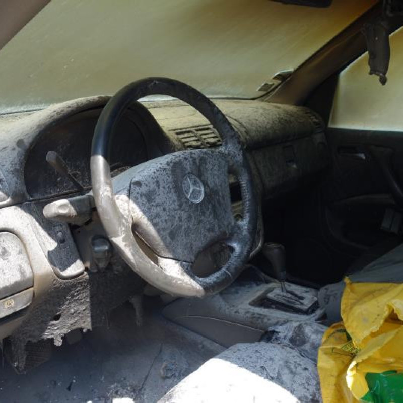 Pretensionneur de ceinture arriere gauche MERCEDES CLASSE M 163 Photo n°8