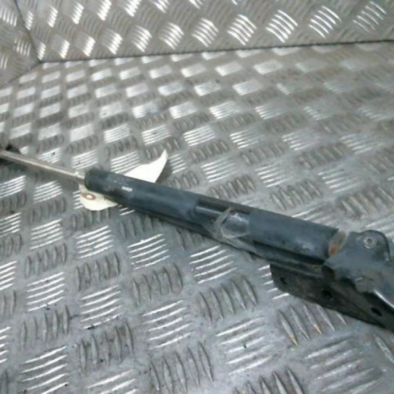 Verin de coffre SUZUKI BALENO 1 Photo n°1