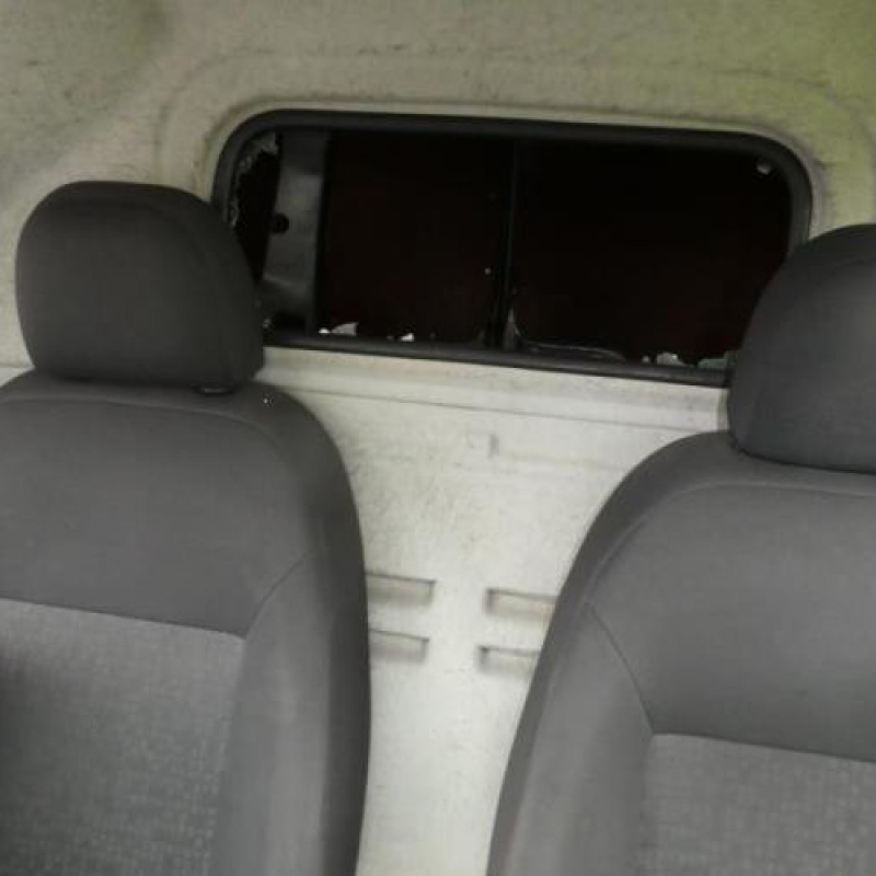 Attache ceinture avant droit CITROEN NEMO Photo n°9
