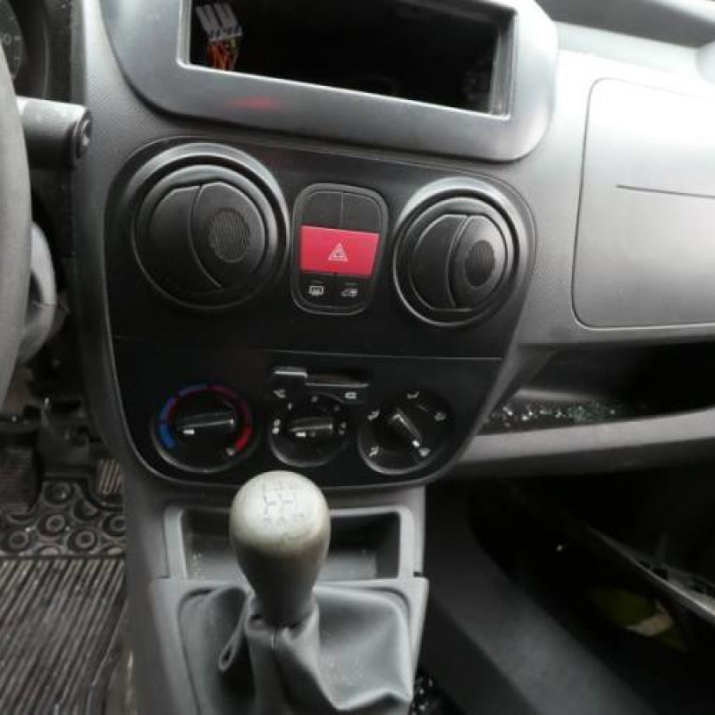 Attache ceinture avant droit CITROEN NEMO Photo n°11