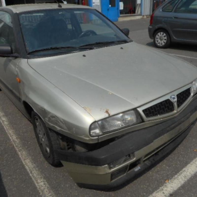 Porte avant gauche LANCIA DELTA 1 Photo n°4
