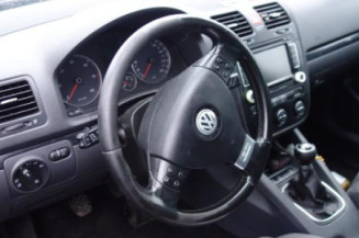 Pretensionneur de ceinture avant gauche VOLKSWAGEN GOLF 5