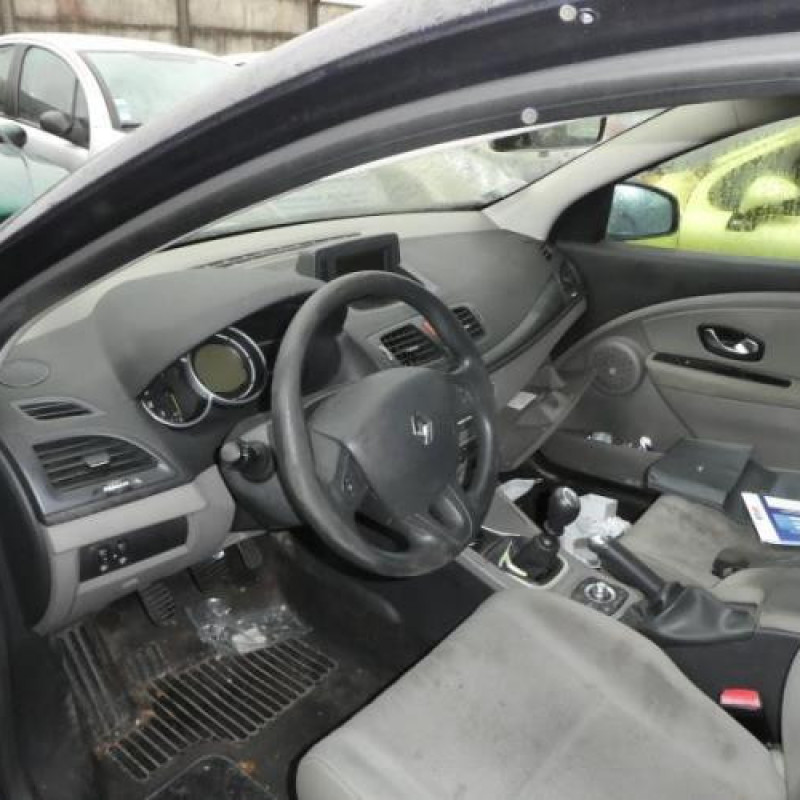 Trappe d'essence RENAULT MEGANE 3 Photo n°8