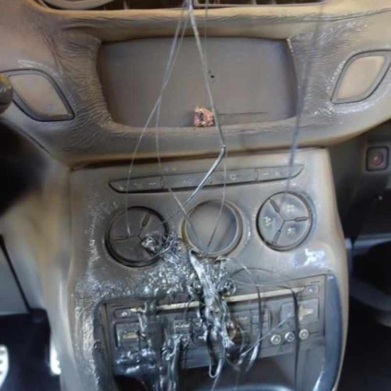 Attache ceinture arriere droit CITROEN DS3 Photo n°11