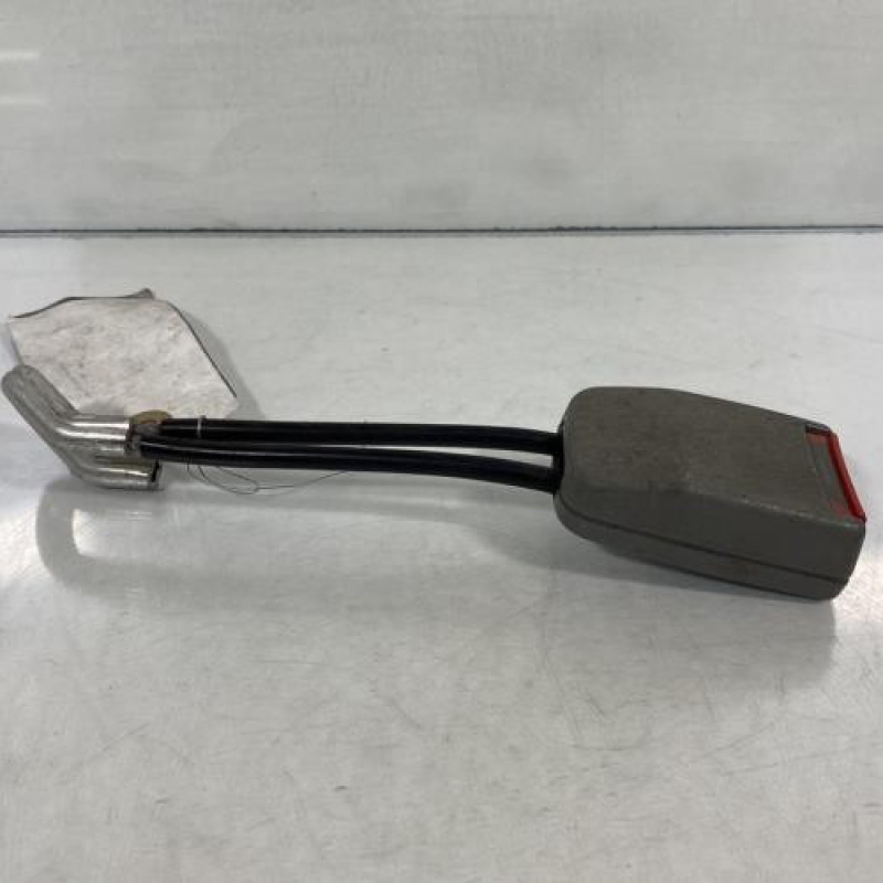Attache ceinture arriere gauche VOLKSWAGEN NEW BEETLE 1 Photo n°3