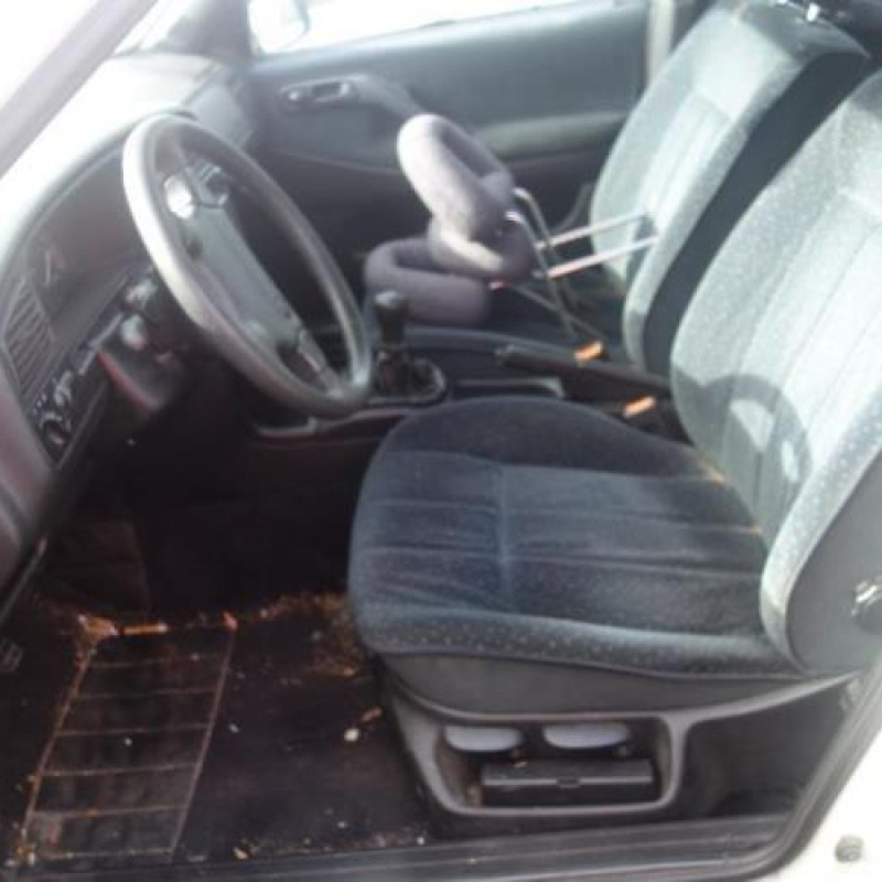 Etrier avant gauche (freinage) VOLKSWAGEN PASSAT 3 Photo n°8