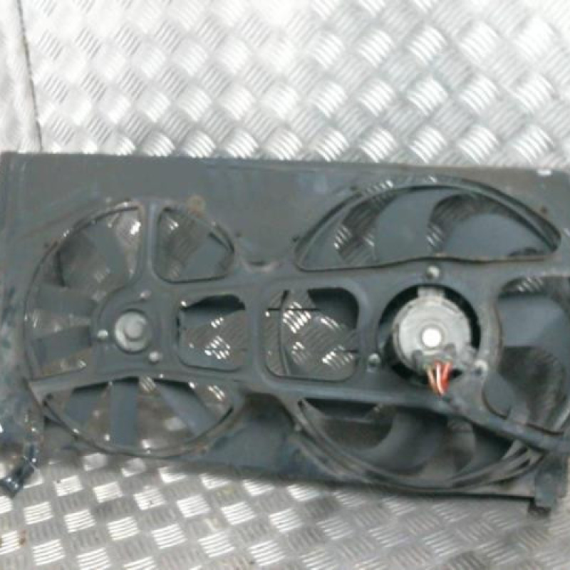 Moto ventilateur radiateur VOLKSWAGEN PASSAT 3 Photo n°2