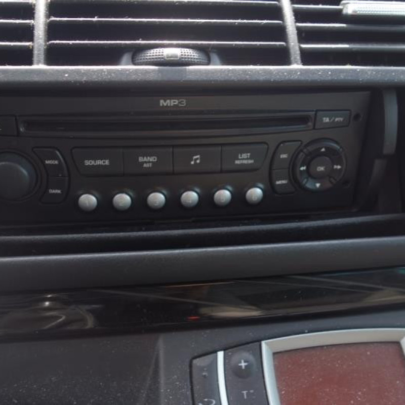 Attache ceinture arriere droit CITROEN C8 Photo n°11