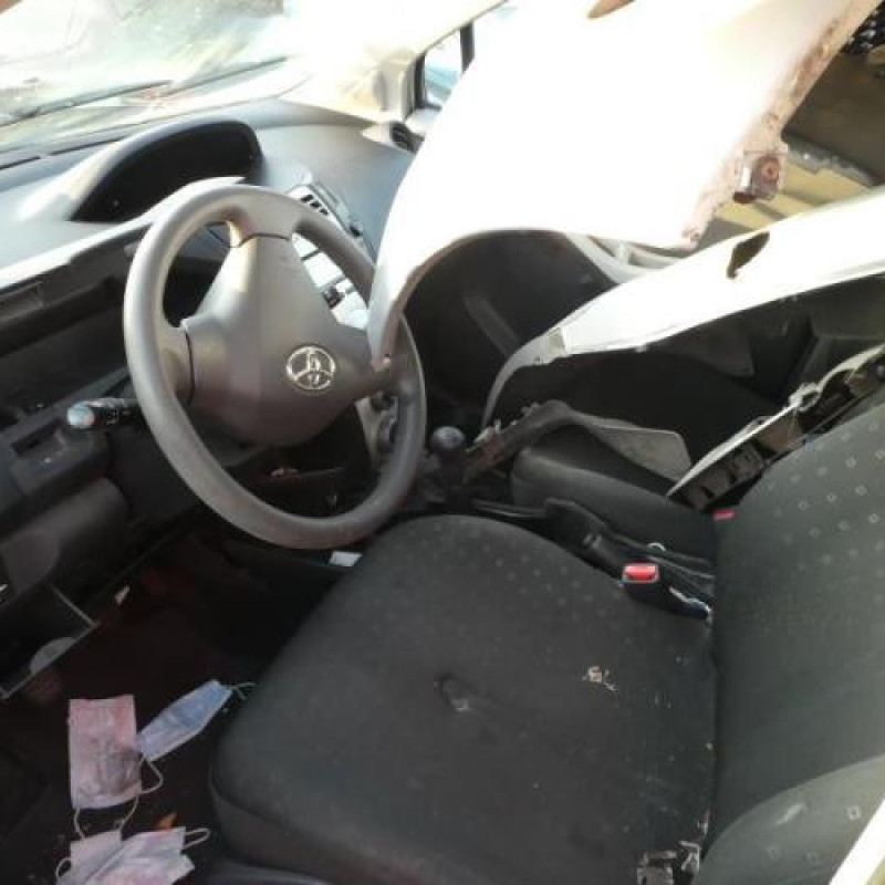 Bloc ABS (freins anti-blocage) TOYOTA YARIS 2 Photo n°9