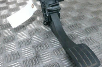 Pedalier d'accelerateur PEUGEOT 308 2 SW Photo n°1