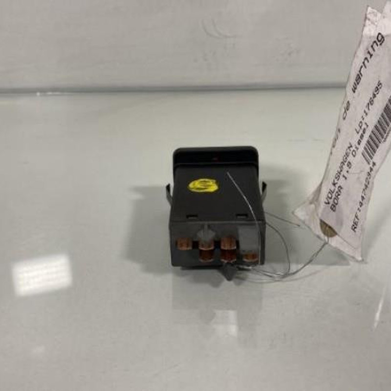 Bouton de warning VOLKSWAGEN BORA Photo n°3