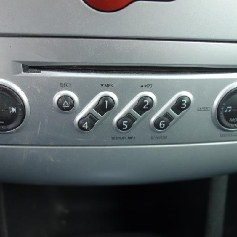 Trappe d'essence RENAULT MODUS Photo n°9