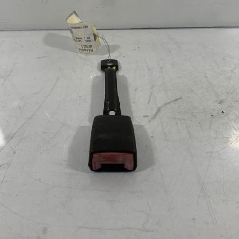 Attache ceinture avant droit AUDI A4 1 Photo n°2