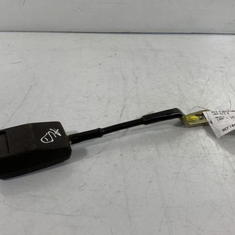 Attache ceinture avant droit AUDI 100 1 Photo n°1