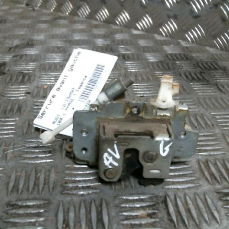 Serrure avant gauche AUDI 100 1 Photo n°1