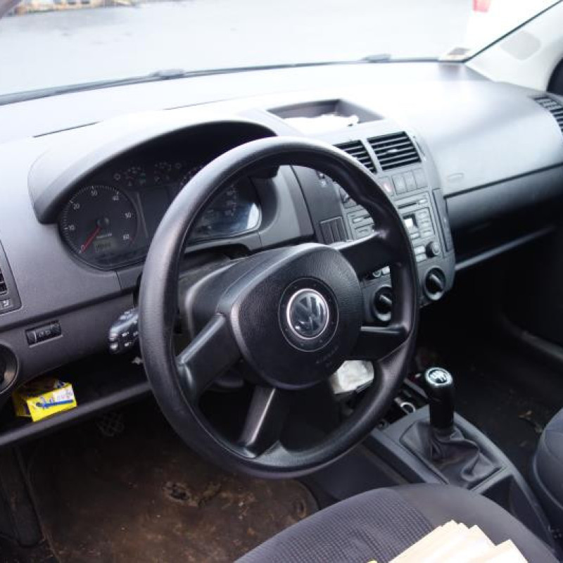 Compresseur clim VOLKSWAGEN POLO 4 Photo n°8