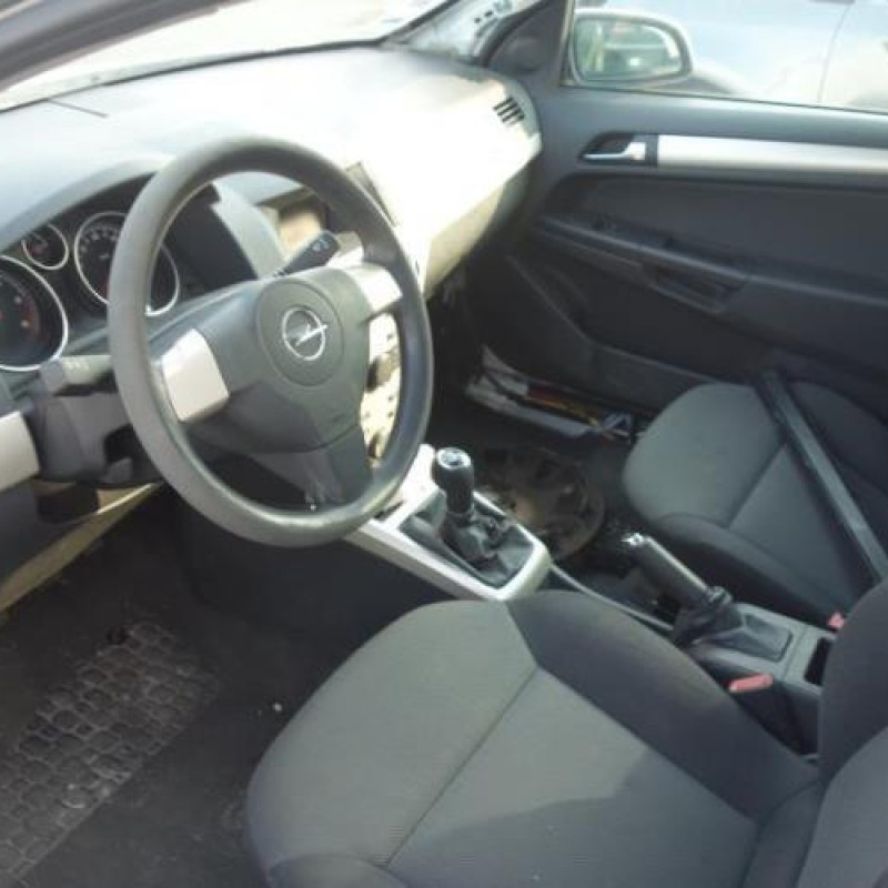 Ceinture arriere gauche OPEL ASTRA H Photo n°8