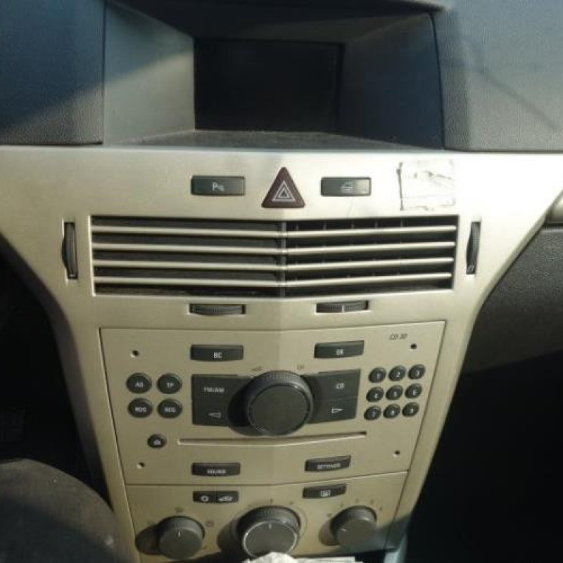 Ceinture arriere gauche OPEL ASTRA H Photo n°10