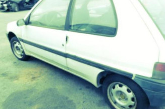 Ceinture arriere gauche PEUGEOT 106