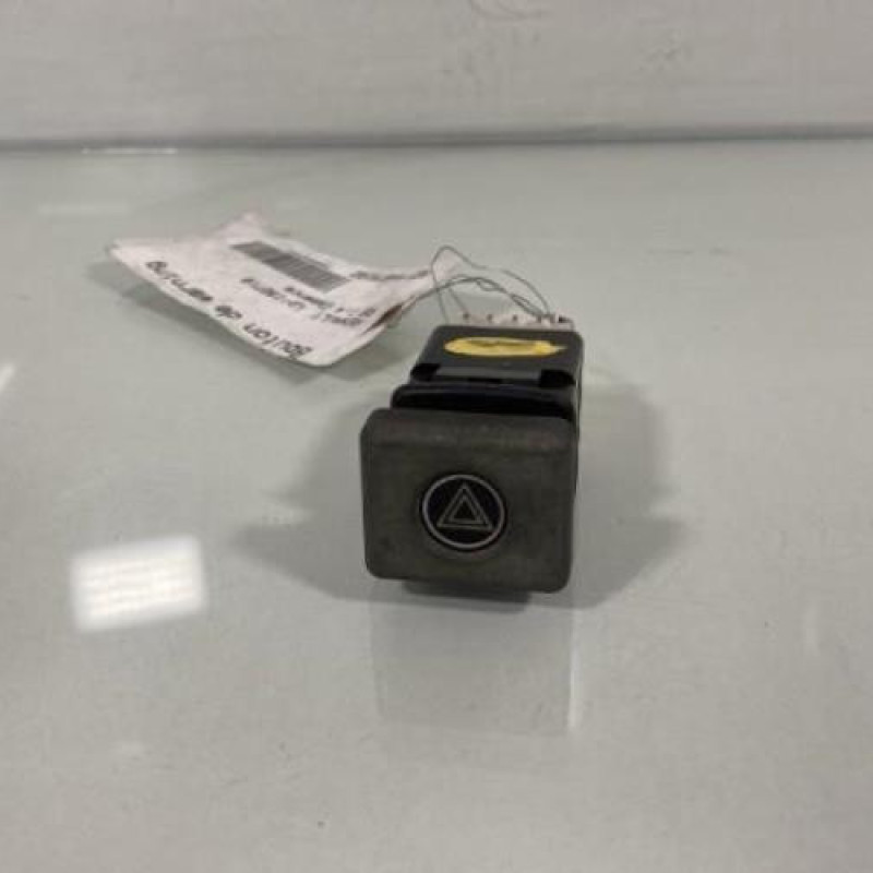Bouton de warning RENAULT R9 Photo n°1