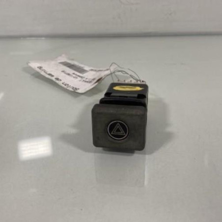 Bouton de warning RENAULT R9 Photo n°1